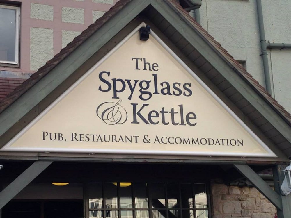 Spy Glass & Kettle Hotel 2/41