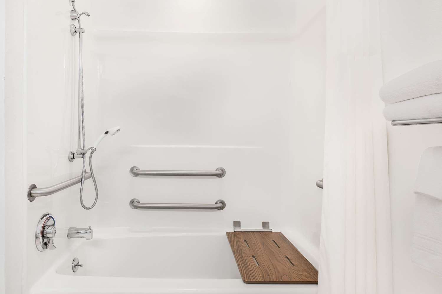 Microtel Inn & Suites By Wyndham Hamburg 18/19