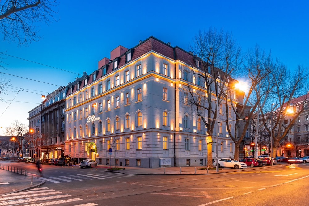 Le Premier Boutique Hotel 6/66