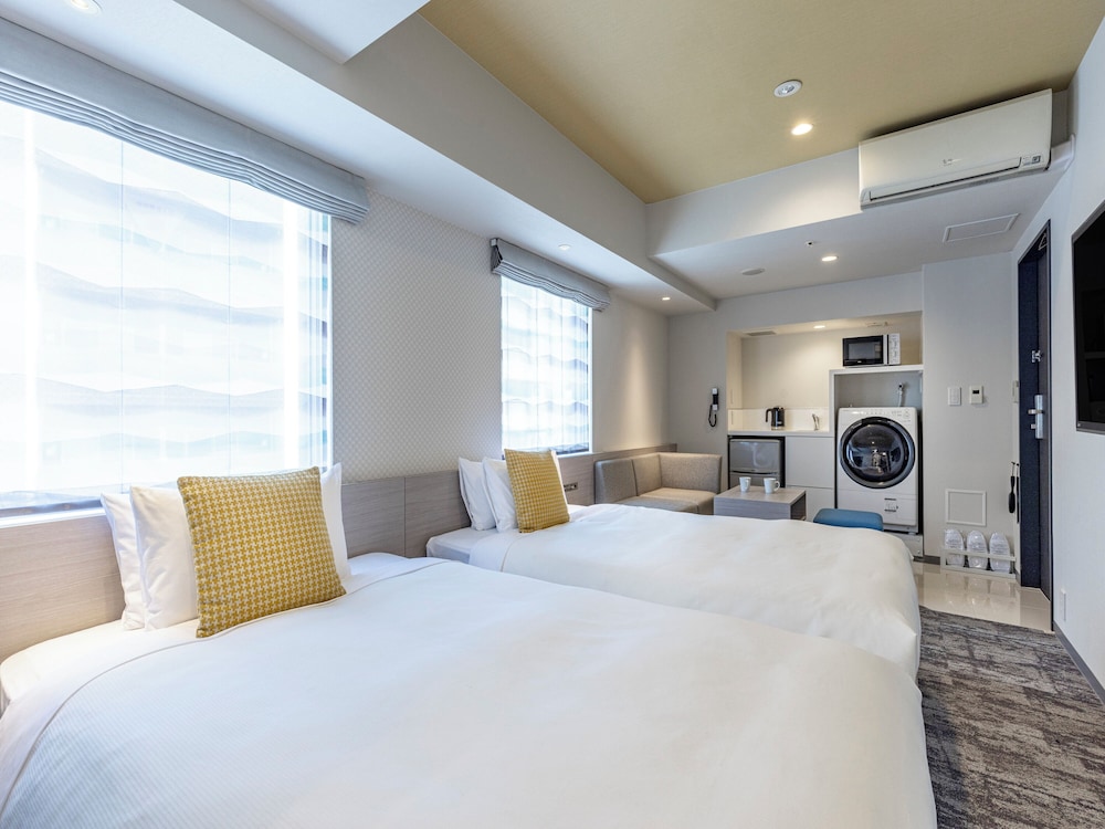 SUPERIOR, SINGLE, TWIN BEDS, LAUNDRY