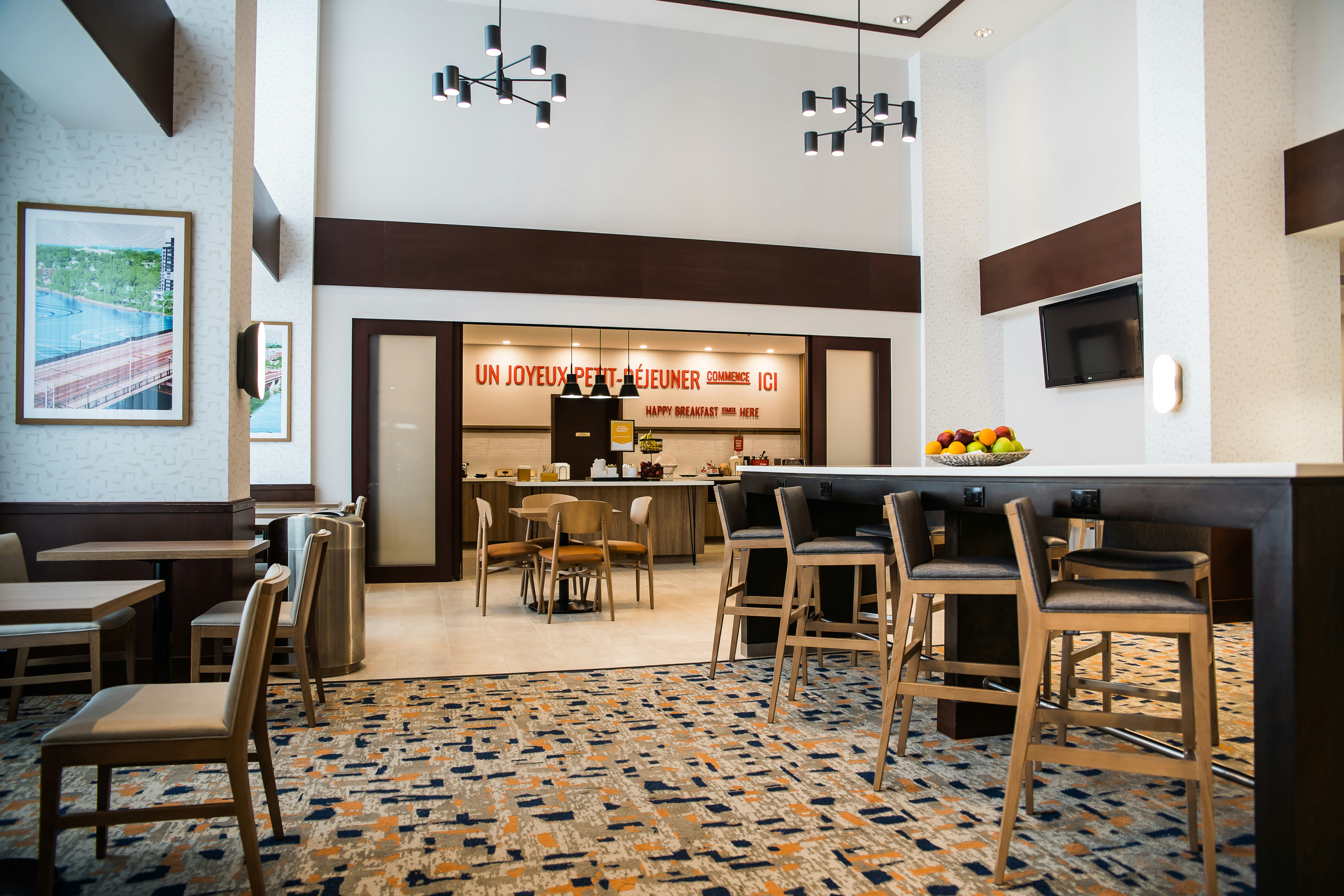 Hampton Inn and Suites by Hilton Laval 63/71