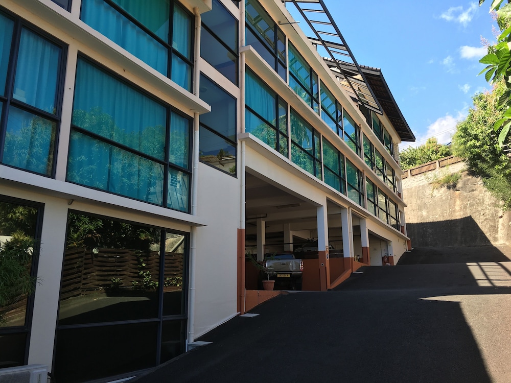Tahiti Airport Motel 17/64