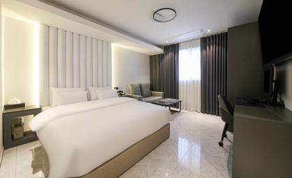 Deluxe, Double Bed