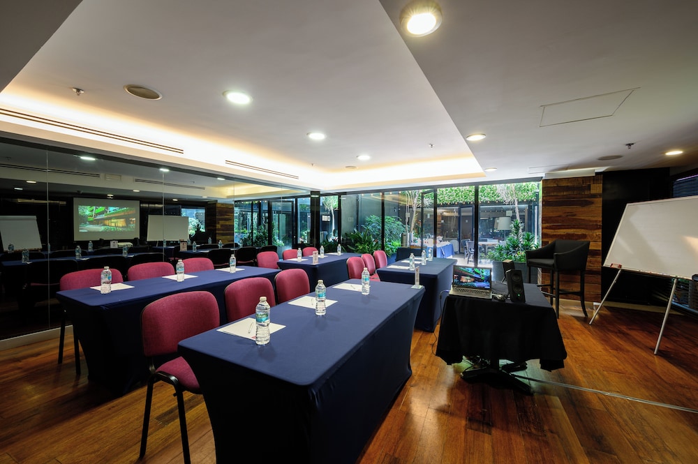 Las Suites 53/67