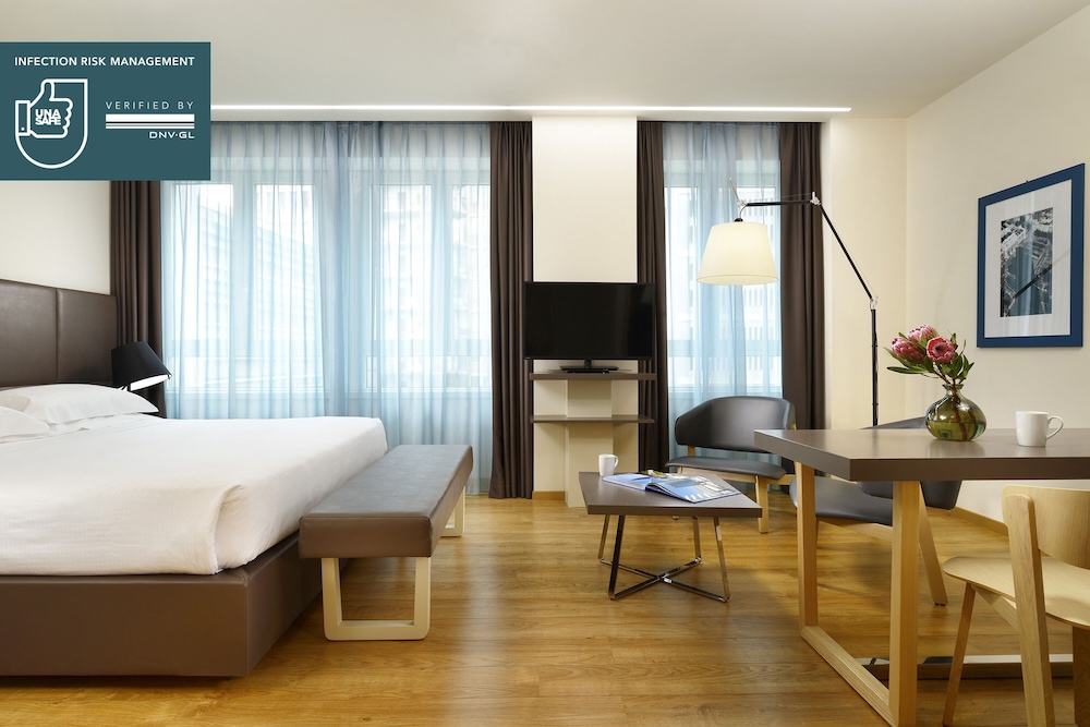 Unahotels Century Milan 32/50