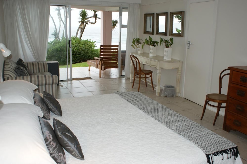 The Pink Lodge On The Beach 16/40