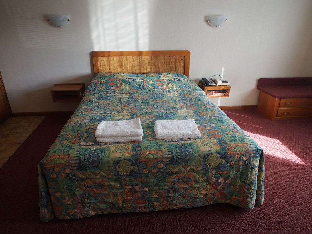 ASCOT MOTOR INN 6/32