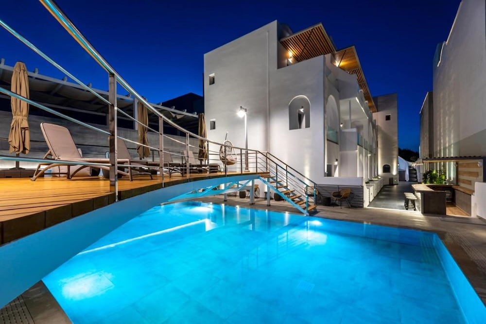 Deluxe Hotel Santorini 54/63