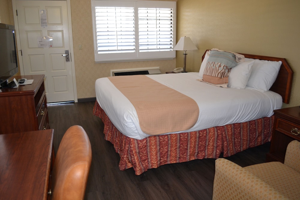 ROOM, KING BED