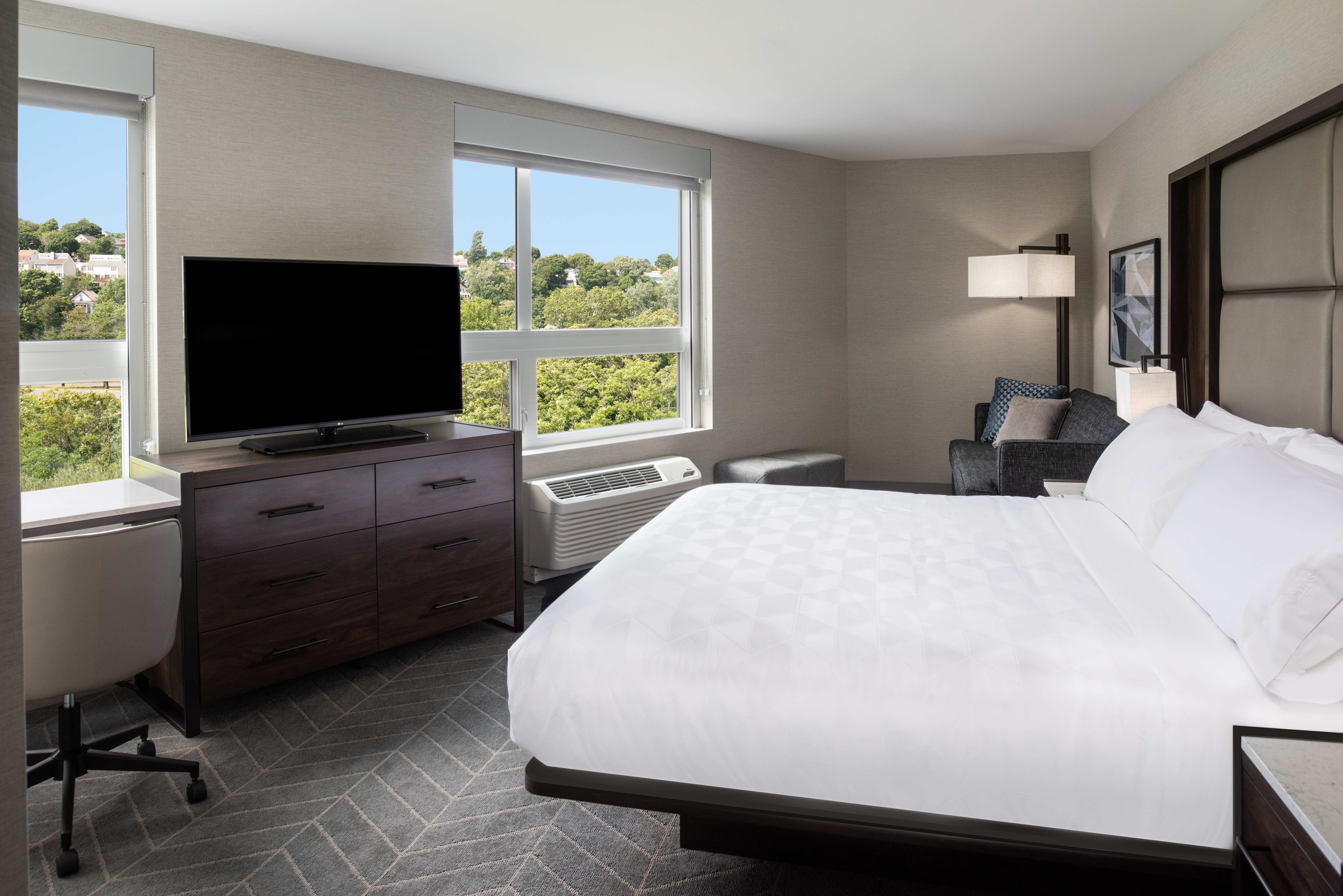 HOLIDAY INN BOSTON LOGAN AIRPORT - CHELSEA 16/64
