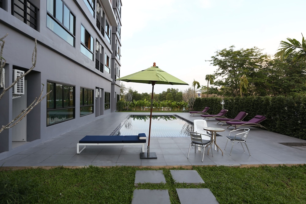 S4 Nai Yang Beach 38/45