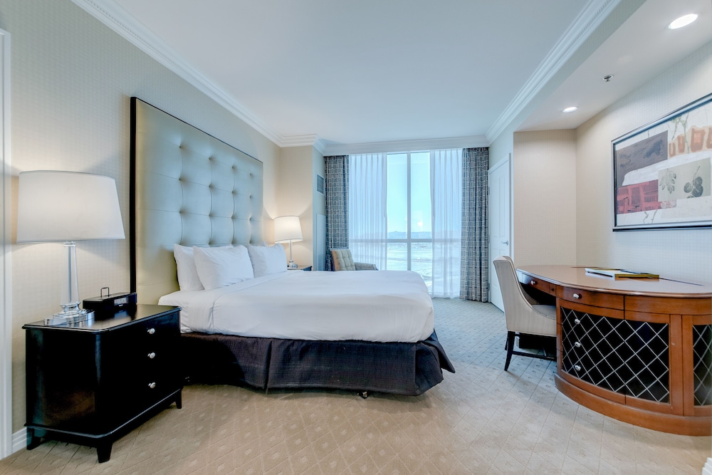 Stripviewsuites At Signature 17/73