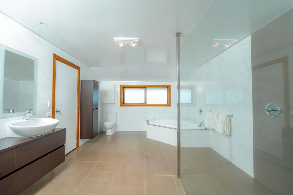 South Pacific Resort Hotel 49/50