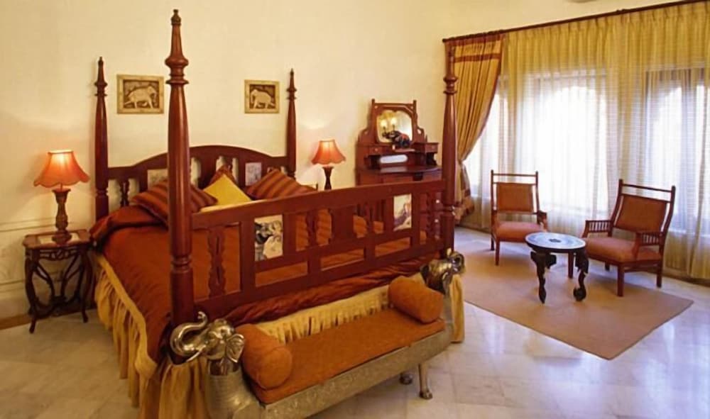 FATEH BAGH PALACE HOTEL 16/24