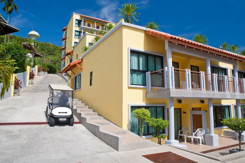 By The Sea Hotel 27/41