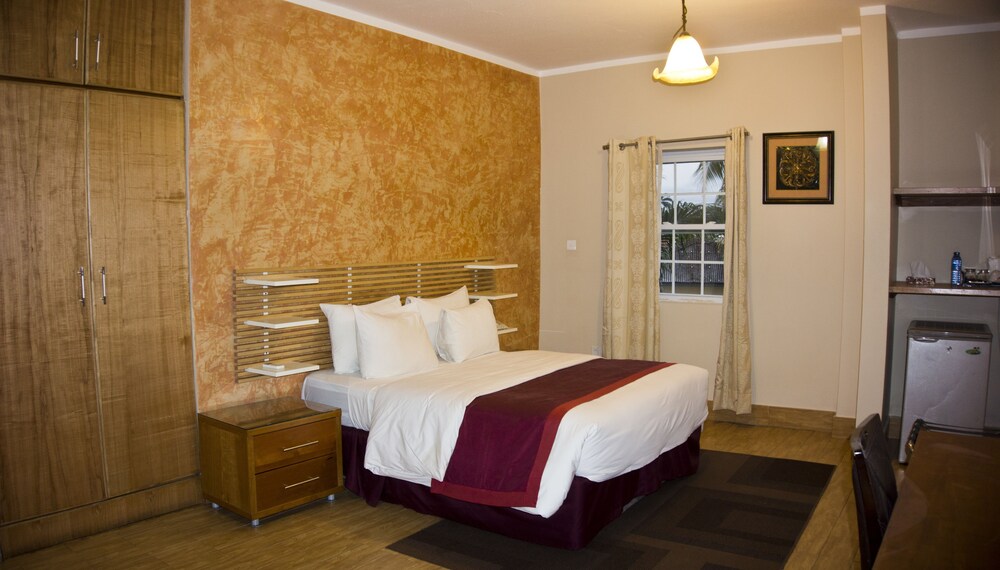 Tropical Enclave Hotel 30/60