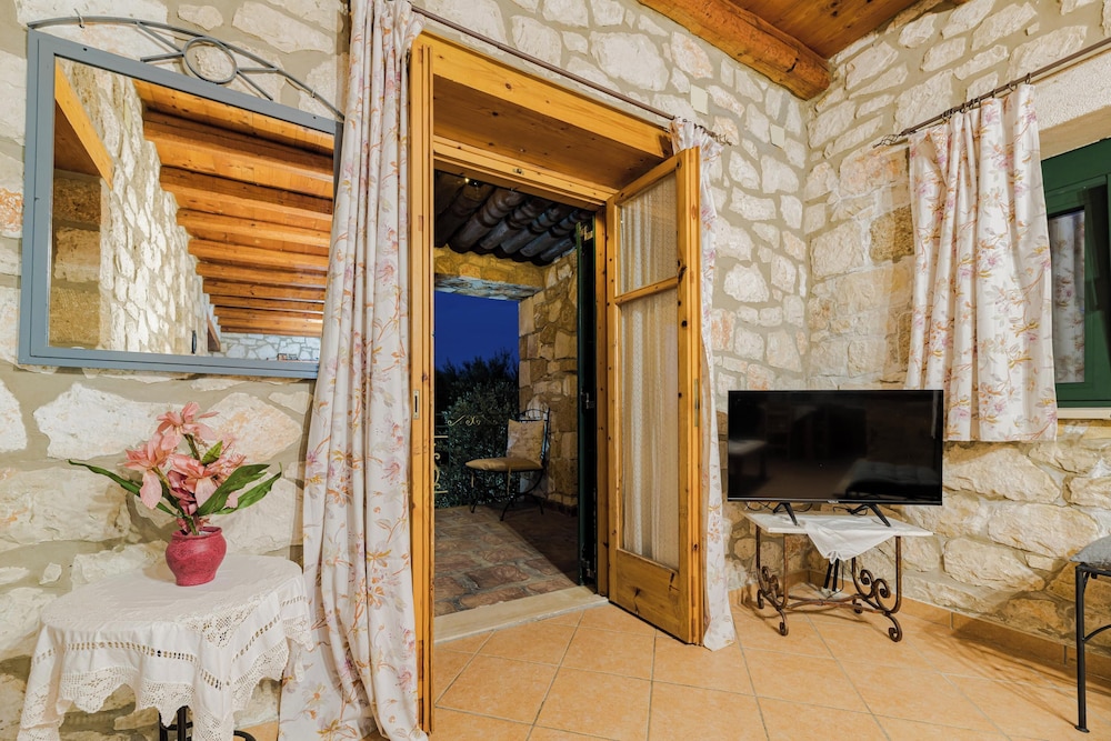 Joanna S Stone Villas 6/100