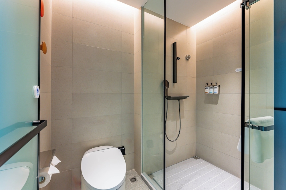 Holiday Inn Express Shanghai Jing'an Temple 50/50