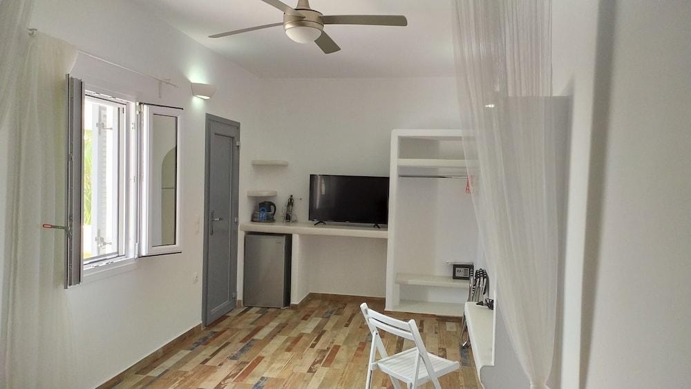 Alexandros Village 25/50