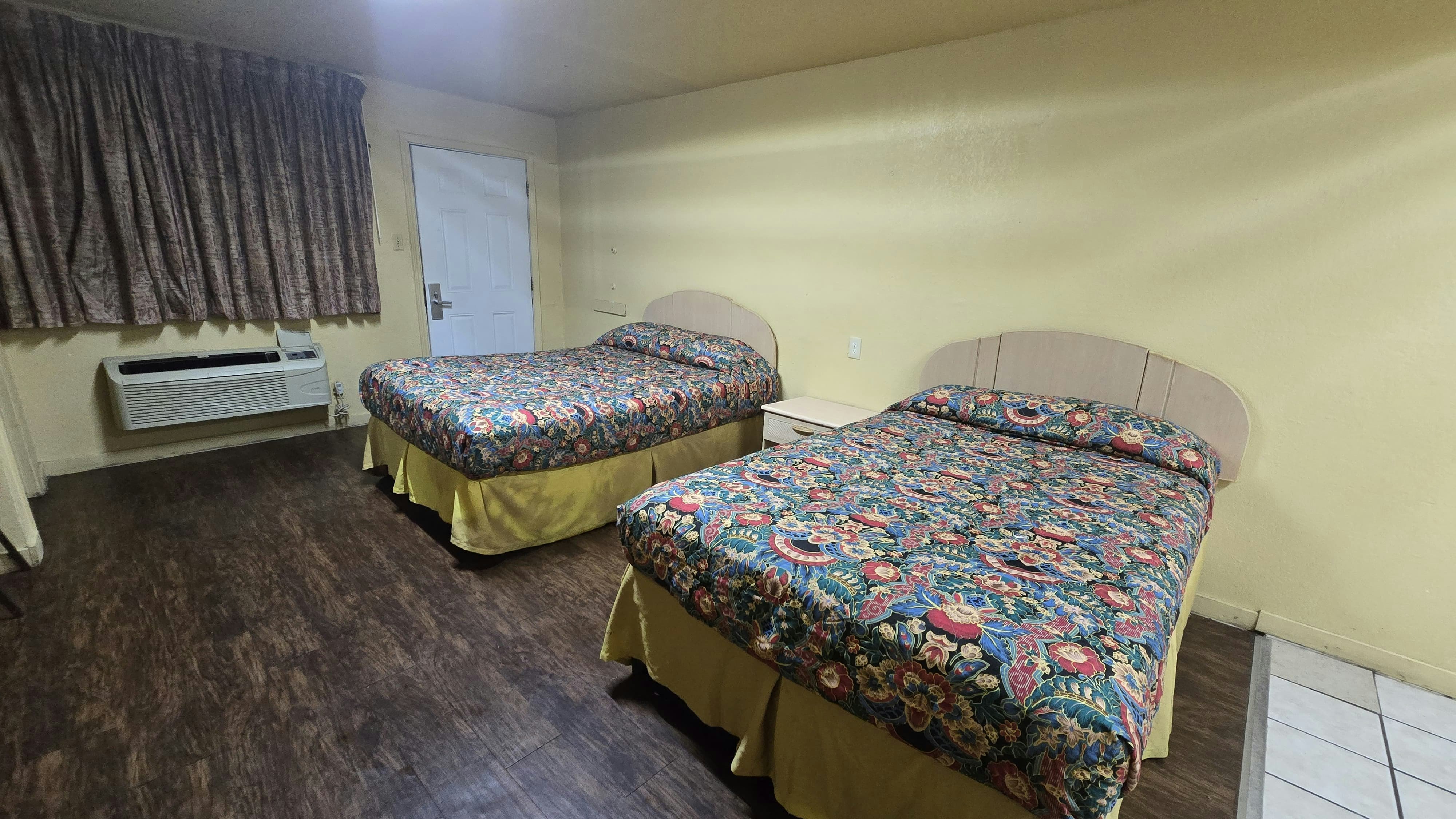 Room, 2 Queen Beds, Smoking