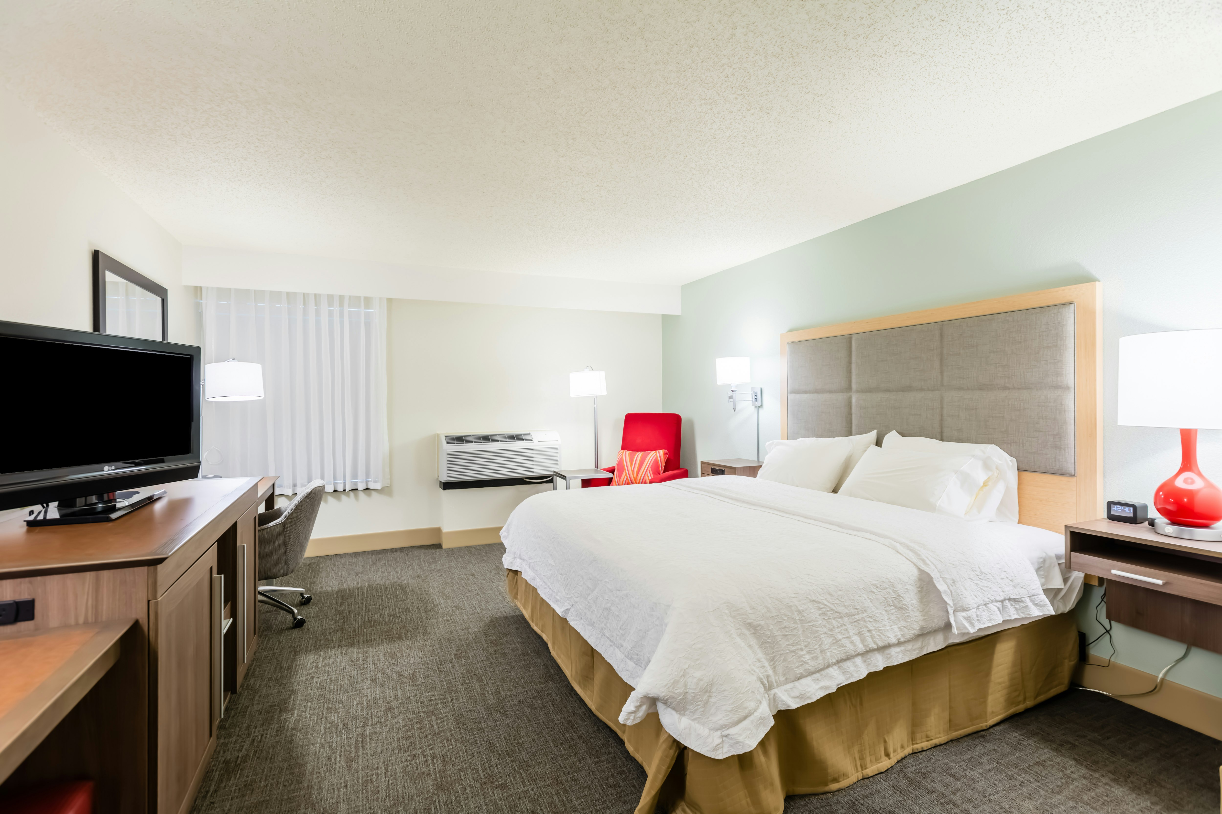 ROOM, KING BED, ACCESSIBLE