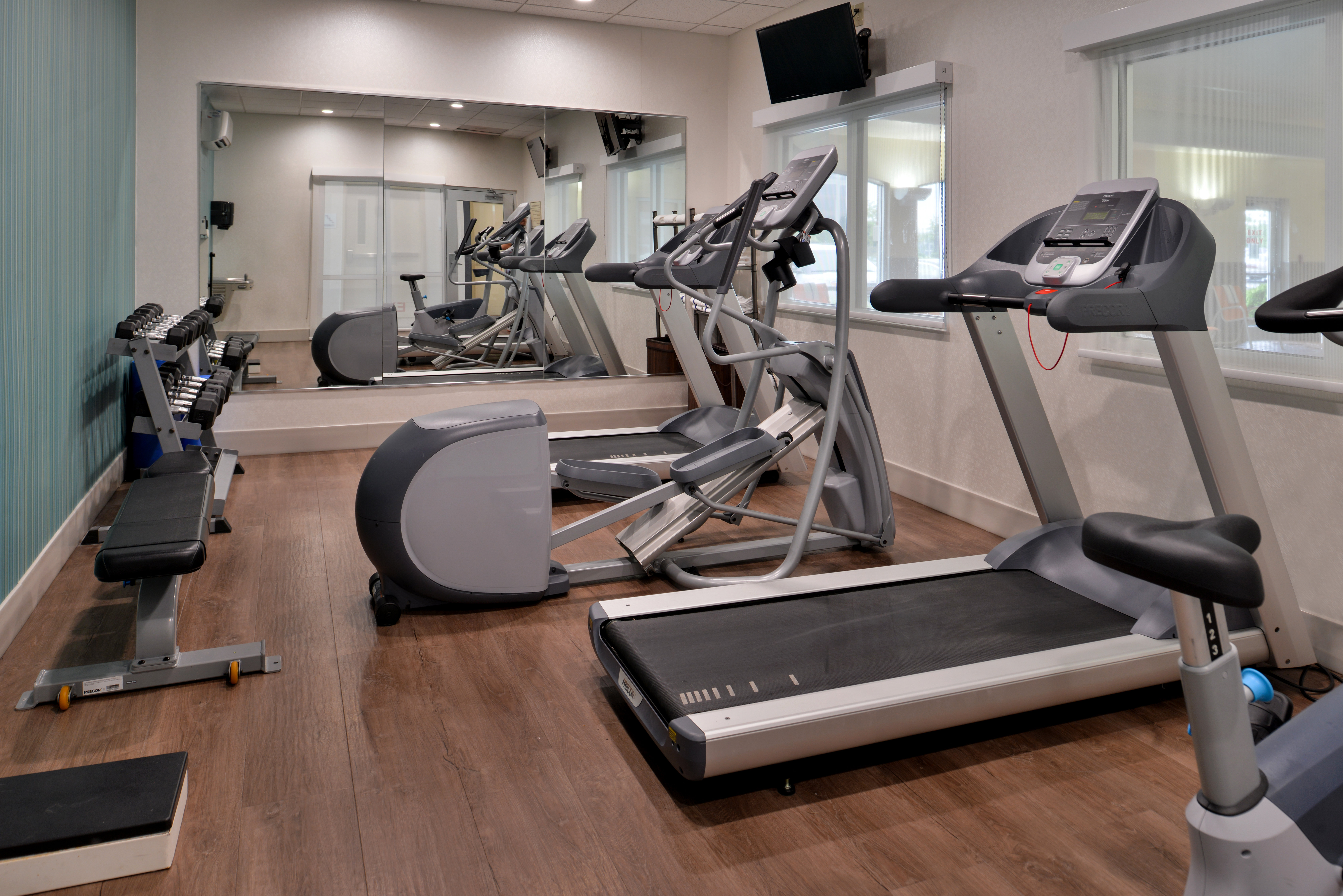 Holiday Inn Express Suites Cincinnati Mason 25/49