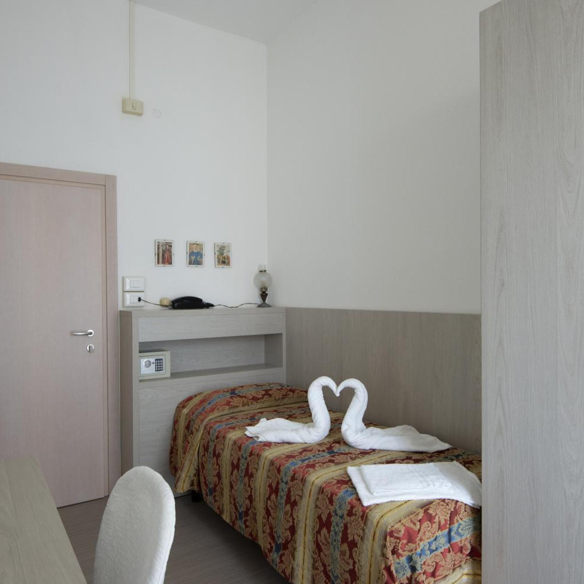 Hotel Carillon 11/50