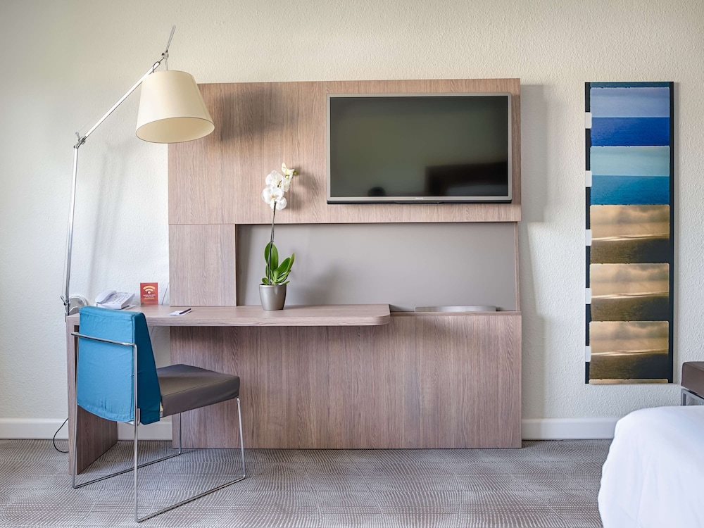 NOVOTEL AVIGNON NORD 9/48