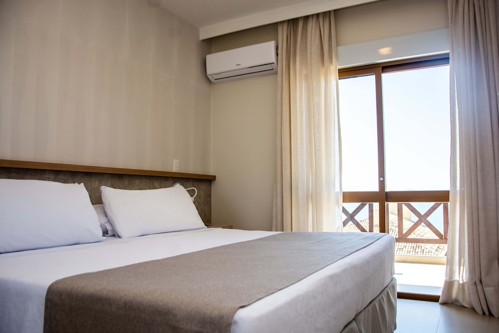 2 Bedrooms, Family, Apartment, Queen and Twin Beds, Ocean Front
