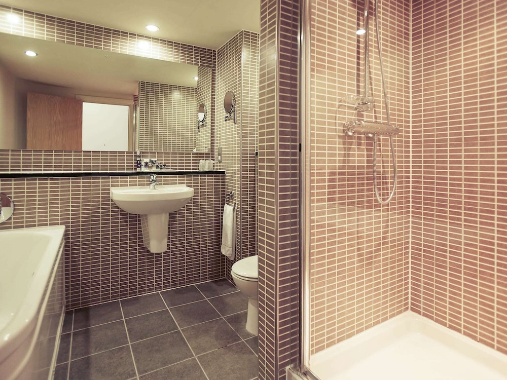 MERCURE SHEFFIELD PARKWAY 49/50