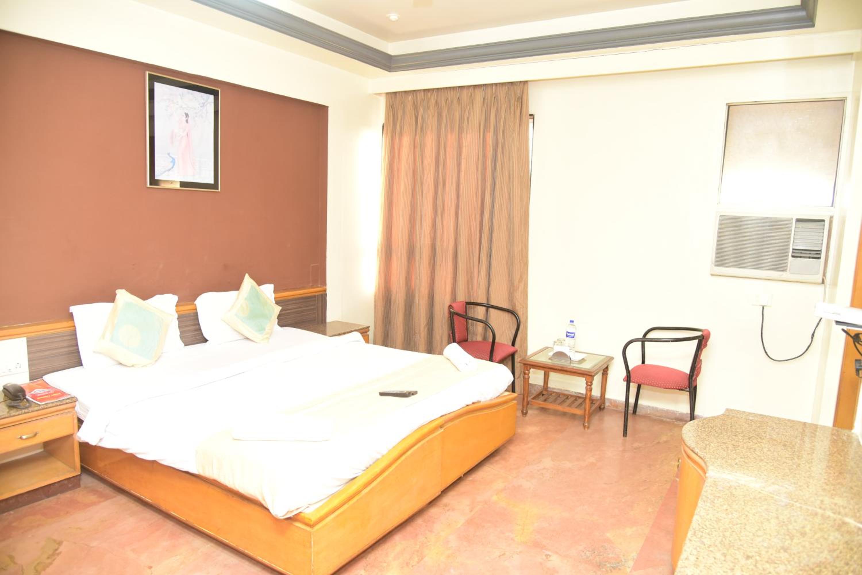 Oyo 17243 Hotel Celebration Inn 13/29