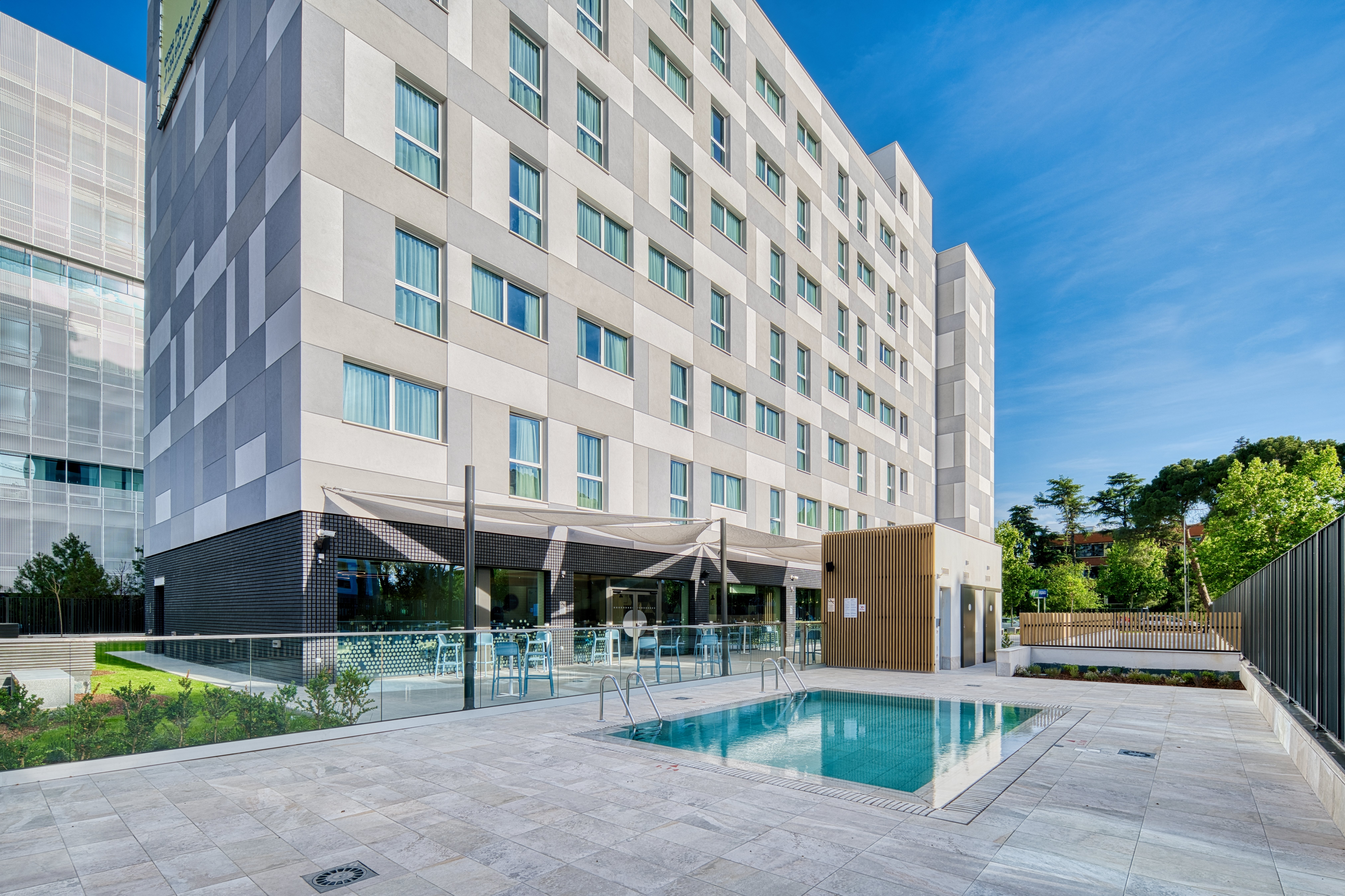 Holiday Inn Express Madrid Airport 4/40