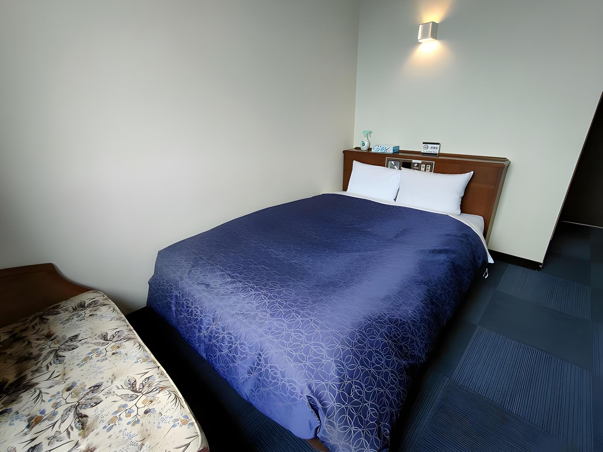 Semi Room, Semi Double Bed
