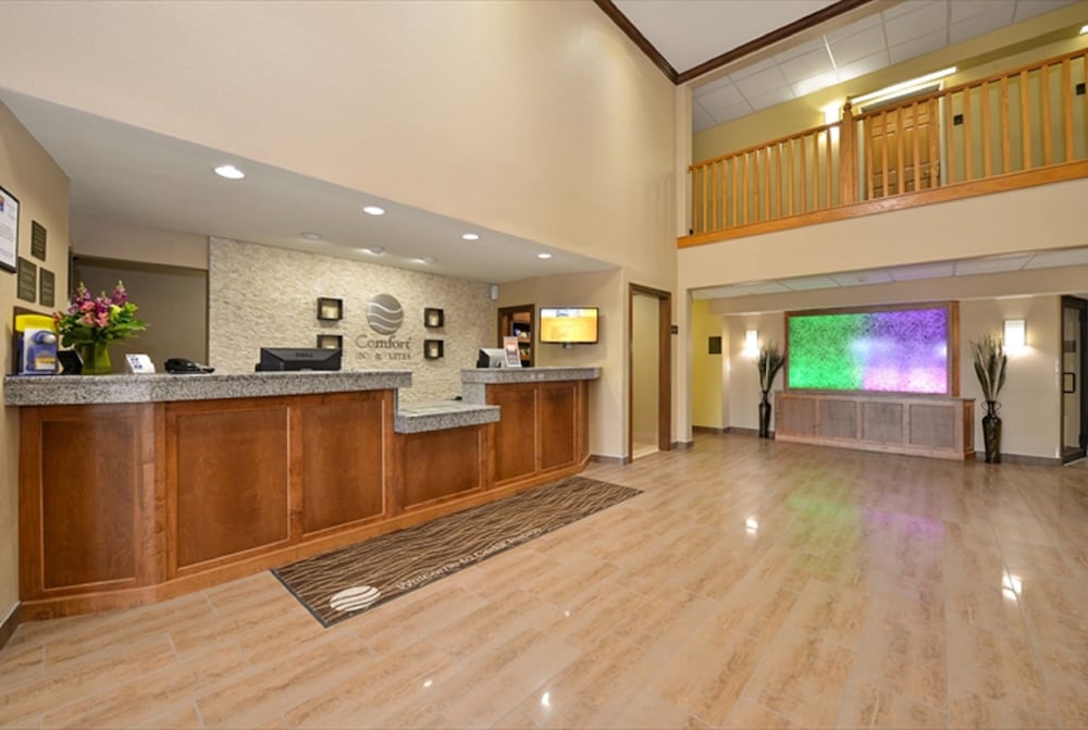 Comfort Inn & Suites Cedar Rapids North - Collins Road, IA 5/37