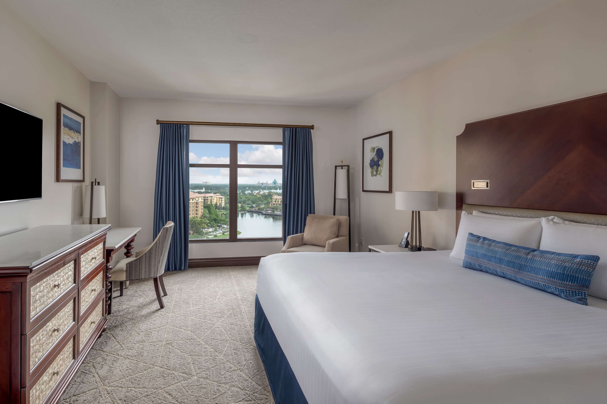 DELUXE, 2 QUEEN BEDS