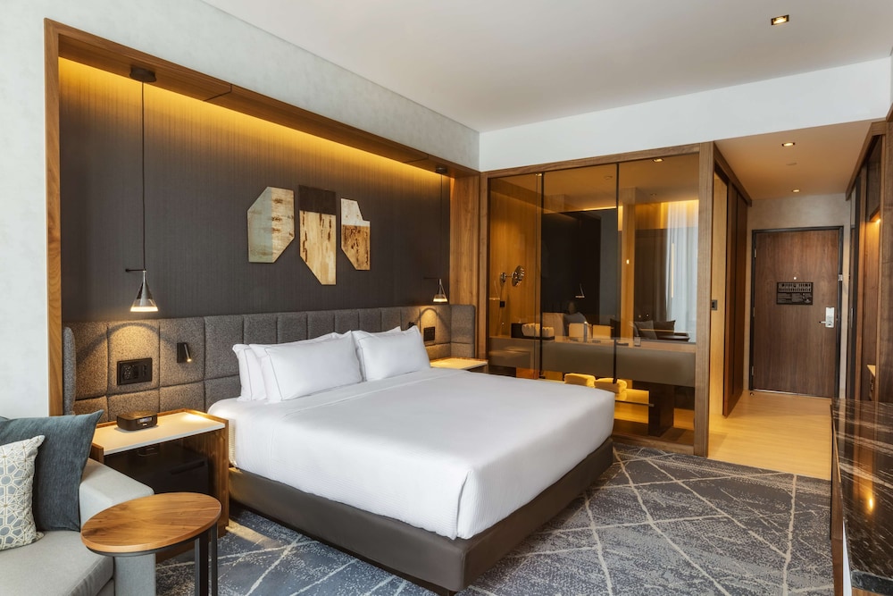 ROOM, KING BED, ACCESSIBLE