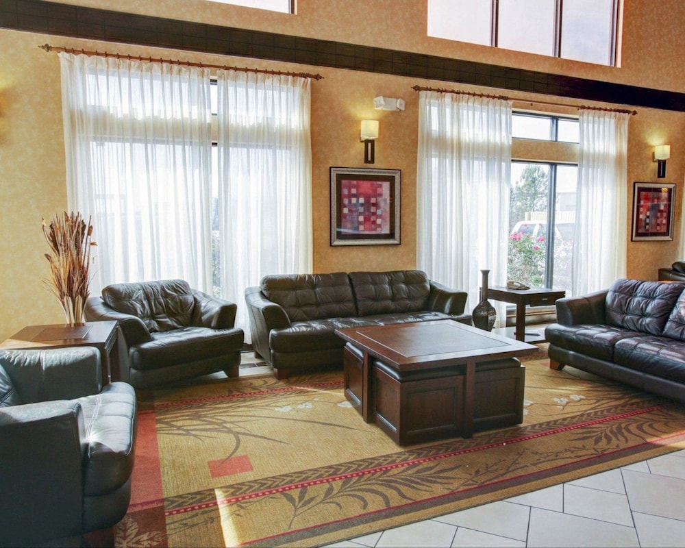 Comfort Suites Old Town Spring, TX 29/44