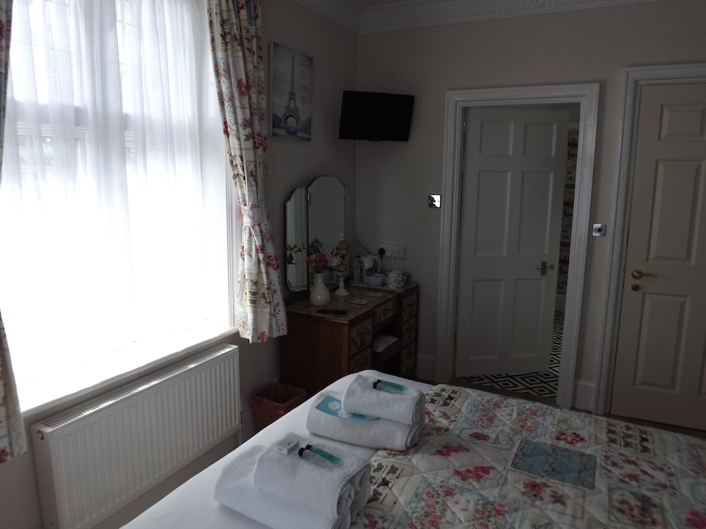 The White Lodge 15/50