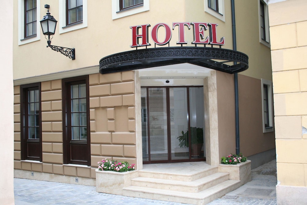 Hotel Capitulum 1/32