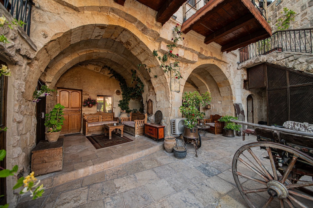 Chelebi Cave House 5/98