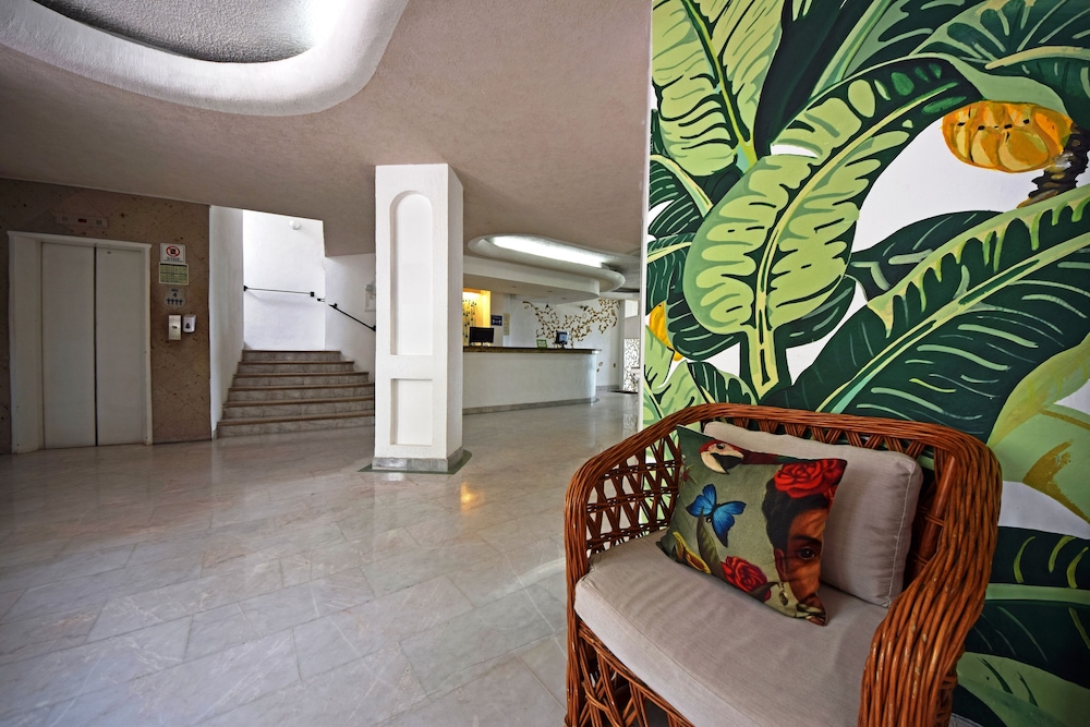 Emperador Vallarta Beachfront Hotel and Suites 50/74