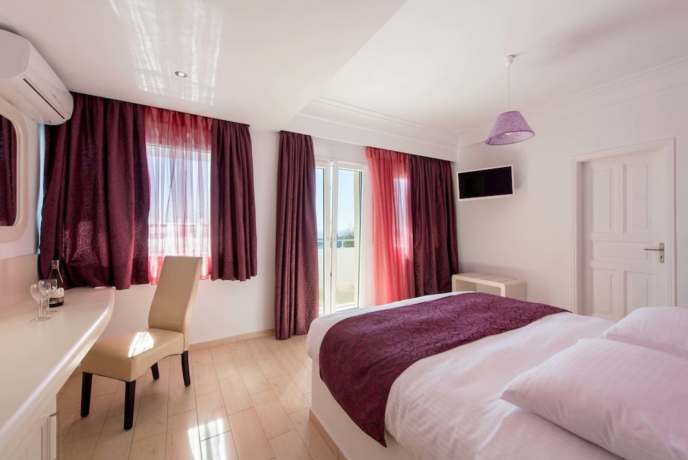 Junior Suite, Jetted Tub