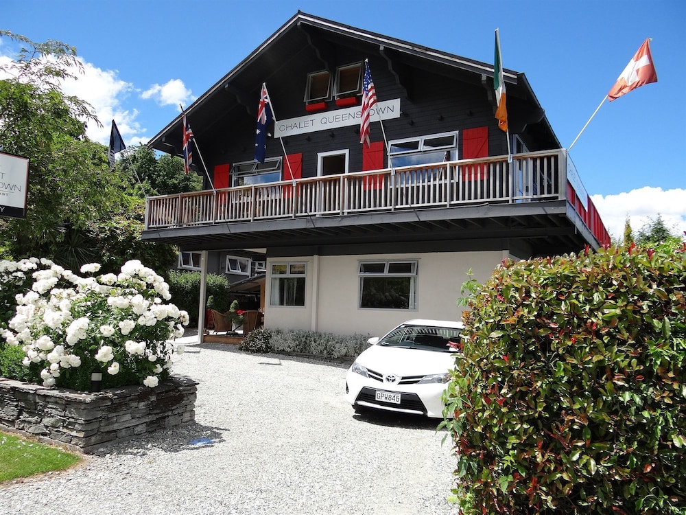 Chalet Queenstown 4/44