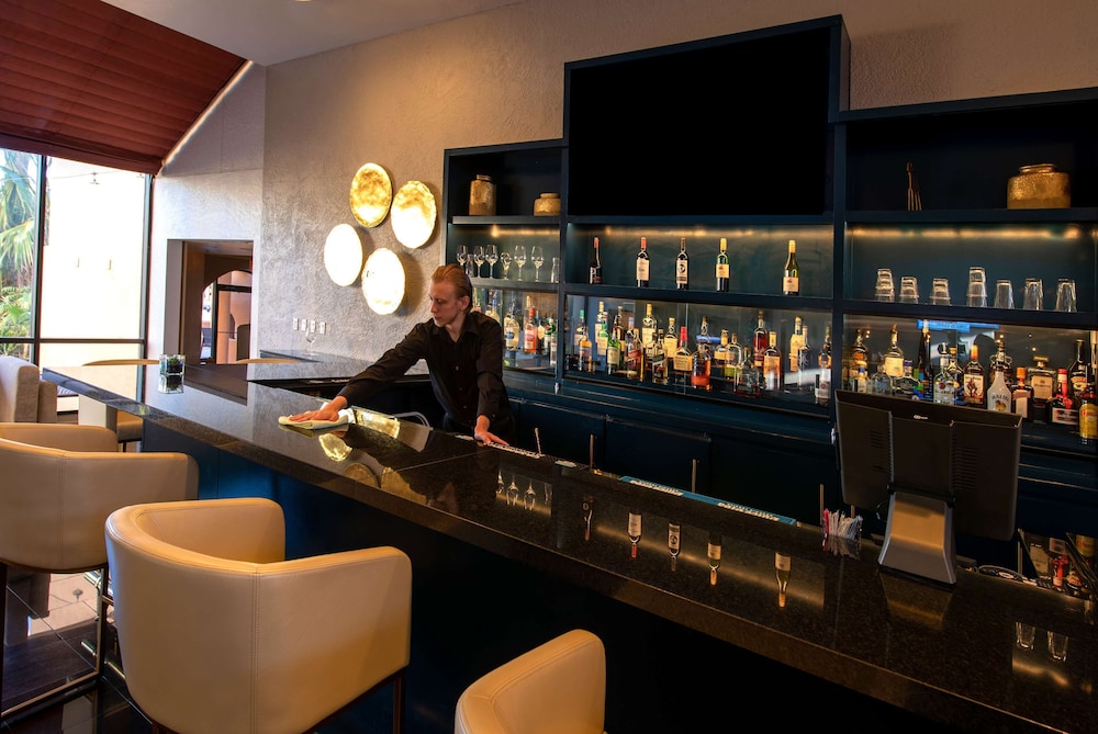 DoubleTree by Hilton Hotel Tucson - Reid Park 32/56