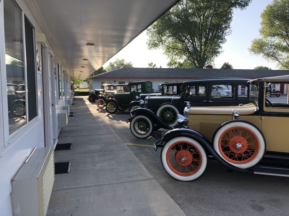 Covered Wagon Motel (ex Rodeway Inn Lusk) 35/50