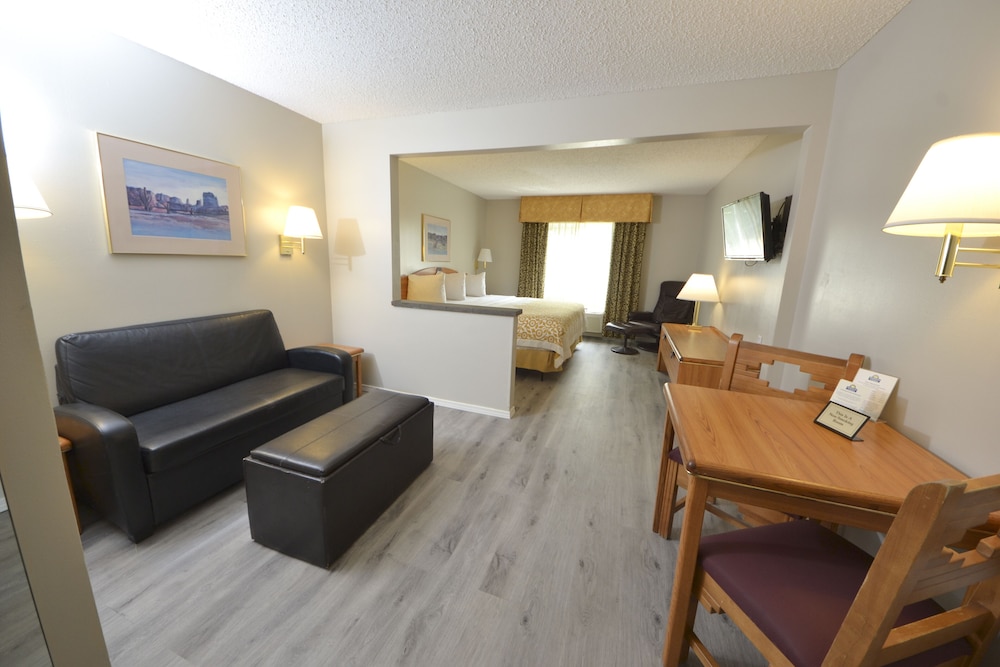 Days Inn & Suites By Wyndham Airport Albuquerque 27/38