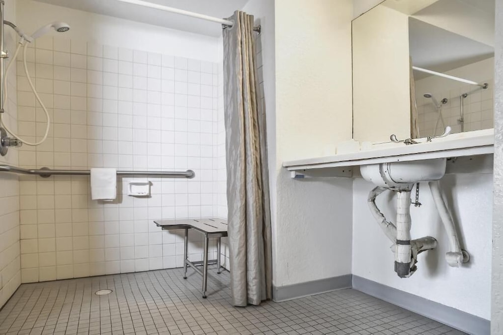 Motel6 Saint Joseph, MO 39/57
