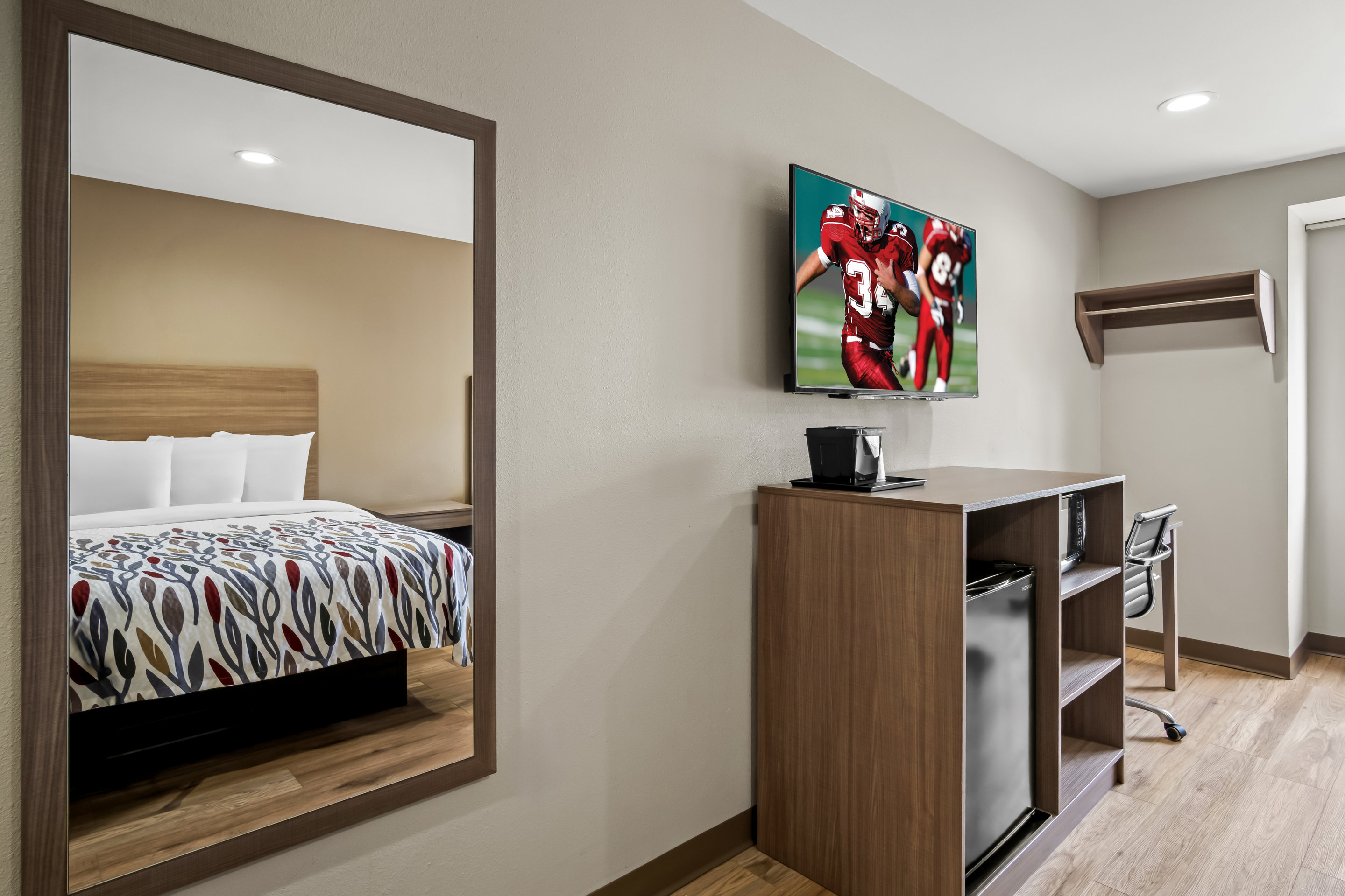 Deluxe, 2 Queen Beds, Regency Inn & Suites DFW 2/3