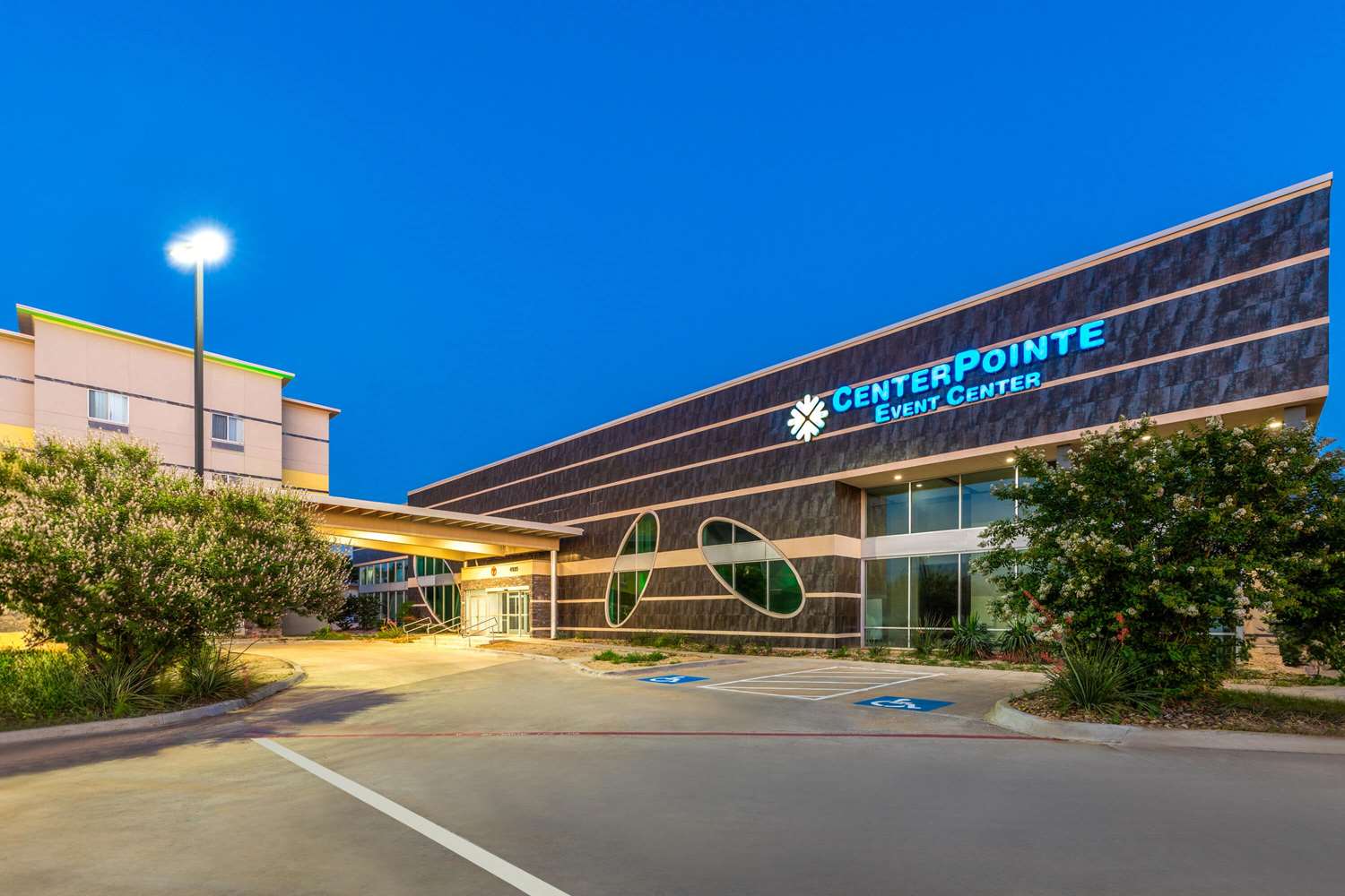Days Inn & Suites by Wyndham Lubbock Medical Center 50/54