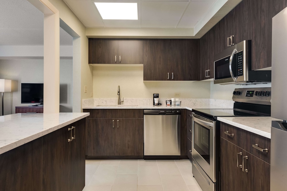 Best Western Chicago Downers Grove 10/42